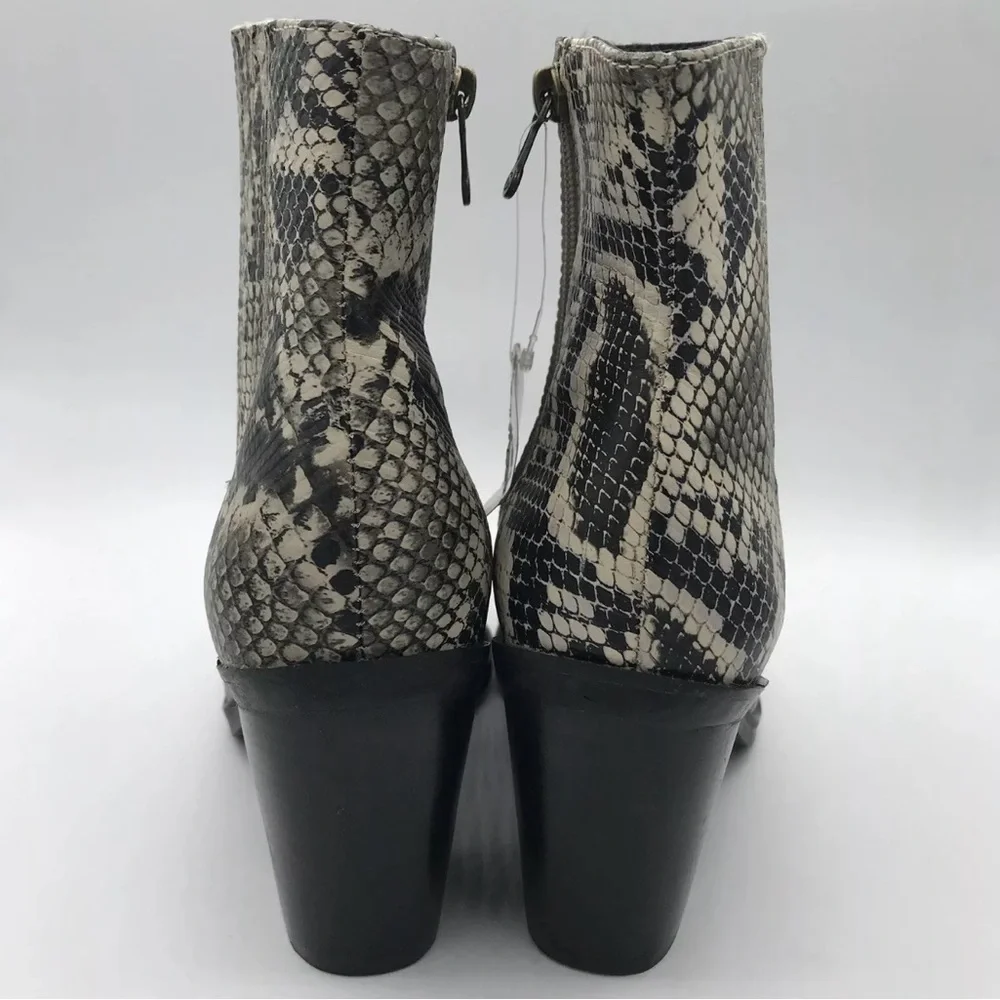 NWOB Blondo Que Waterproof Snakeskin Print Leather Block Heel Booties Sz 9.5 NEW